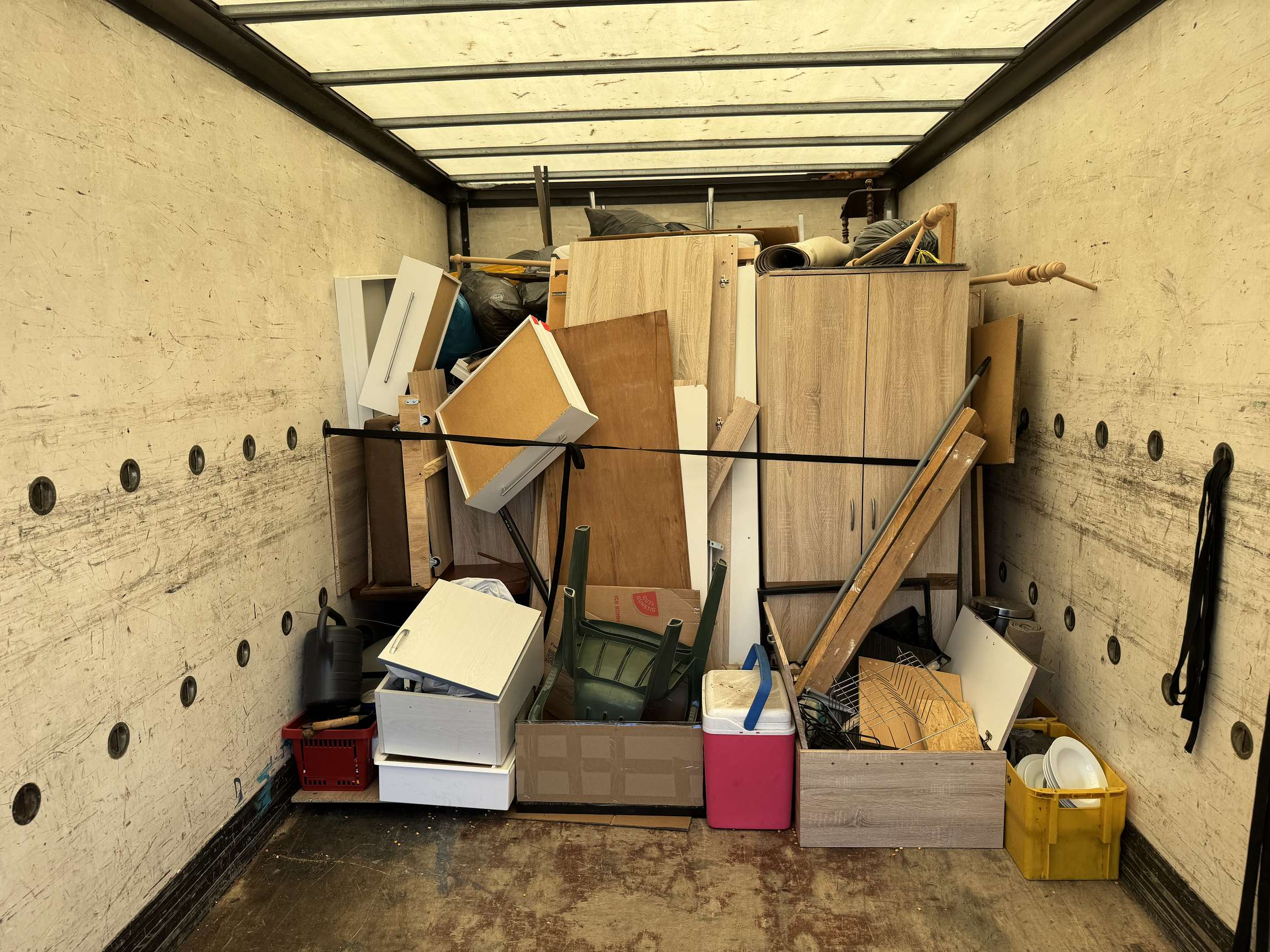 LKW von Innen mit Möbel