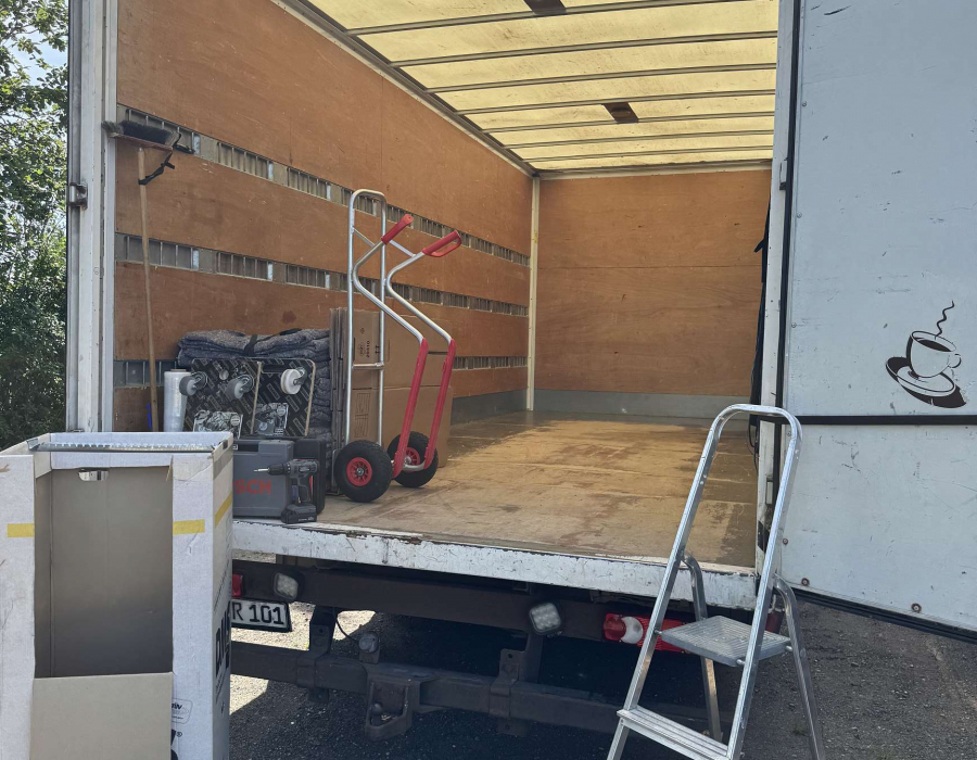 LKW mit offener Tür